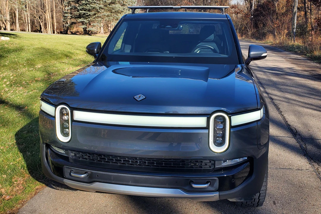 2022 Rivian R1T - Image 2 of 31