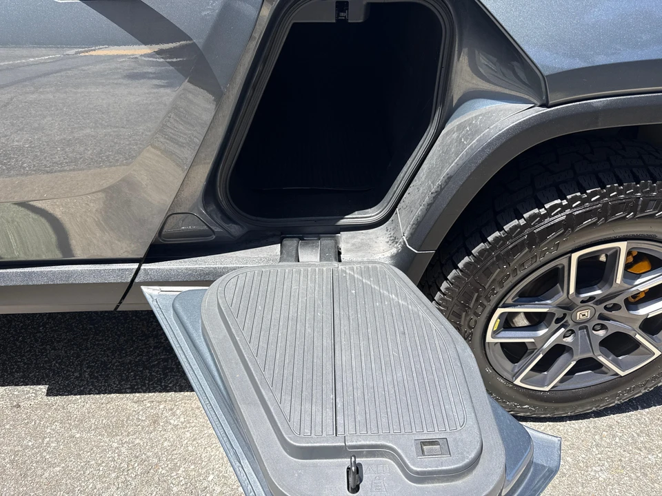 2022 Rivian R1T - Image 26 of 31