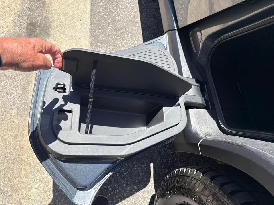 2022 Rivian R1T - Image 27 of 31