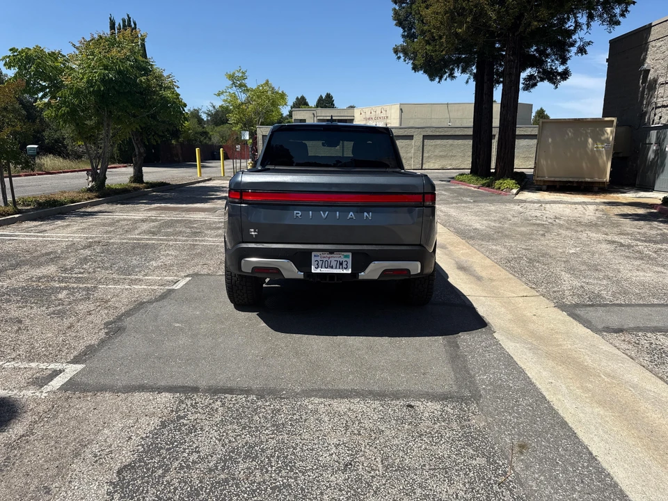2022 Rivian R1T - Image 10 of 31