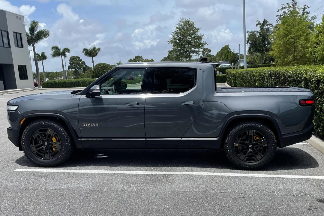 2022 Rivian R1T - Image 3 of 7