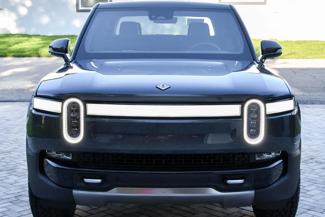2022 Rivian R1T - Image 2 of 7