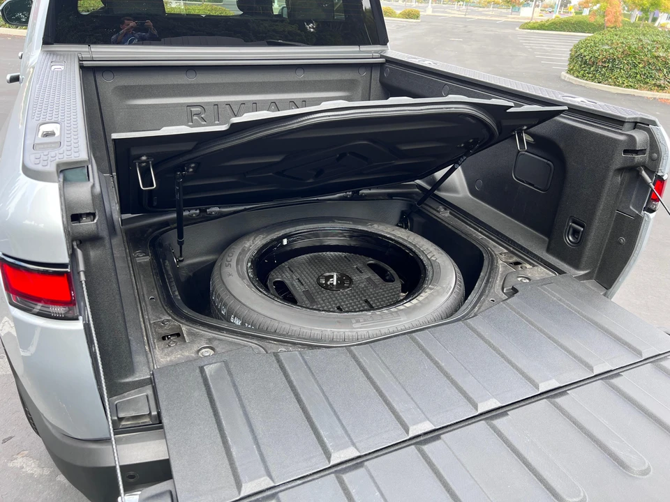 2022 Rivian R1T - Image 27 of 31