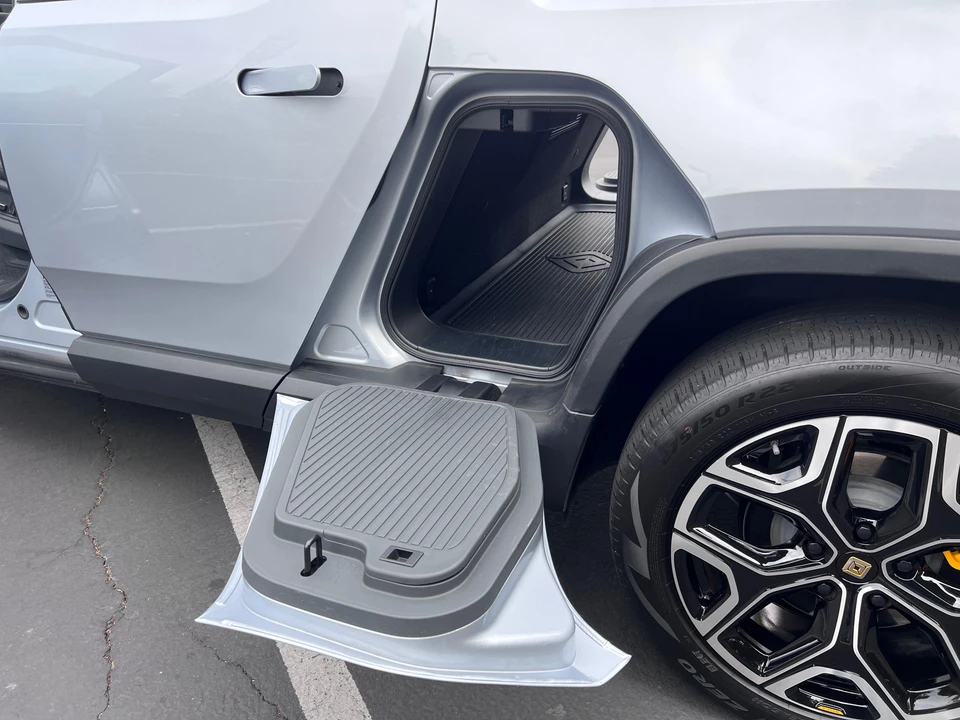 2022 Rivian R1T - Image 19 of 31
