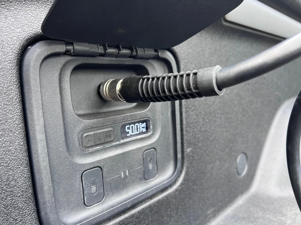 2022 Rivian R1T - Image 30 of 31
