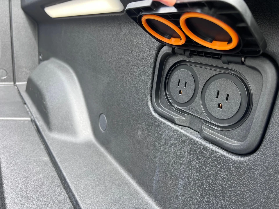 2022 Rivian R1T - Image 31 of 31