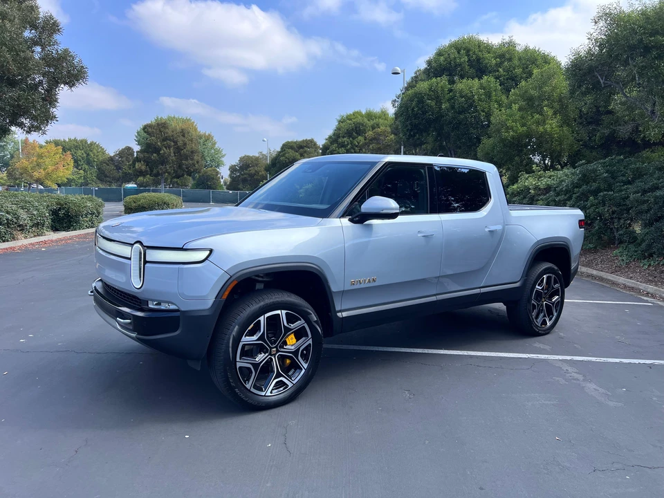 2022 Rivian R1T - Image 8 of 31
