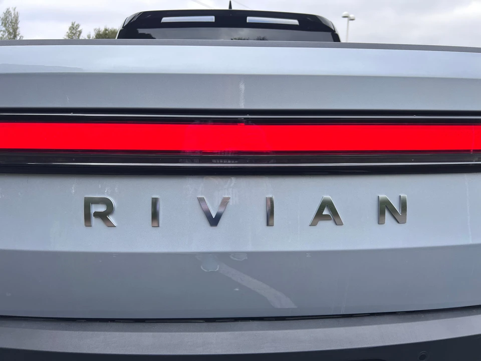 2022 Rivian R1T - Image 24 of 31