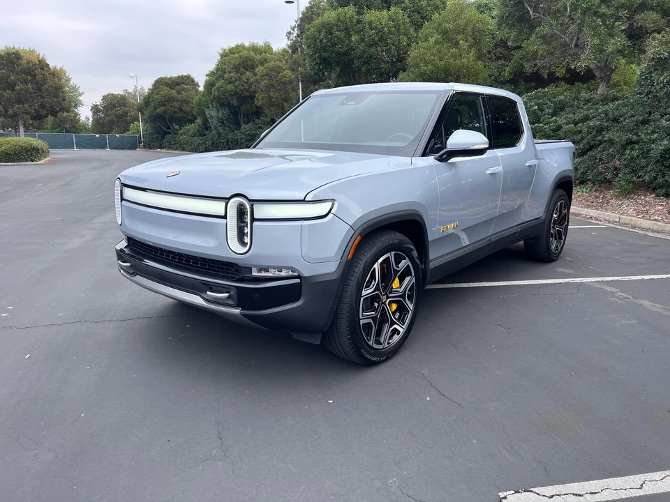 2022 Rivian R1T - Image 7 of 31