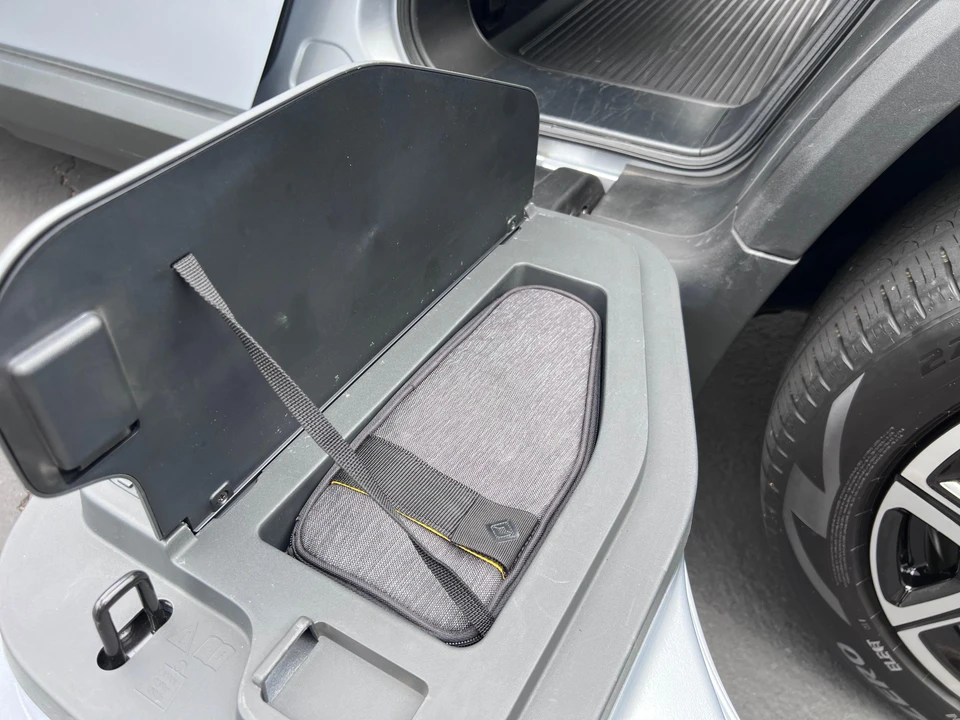 2022 Rivian R1T - Image 20 of 31