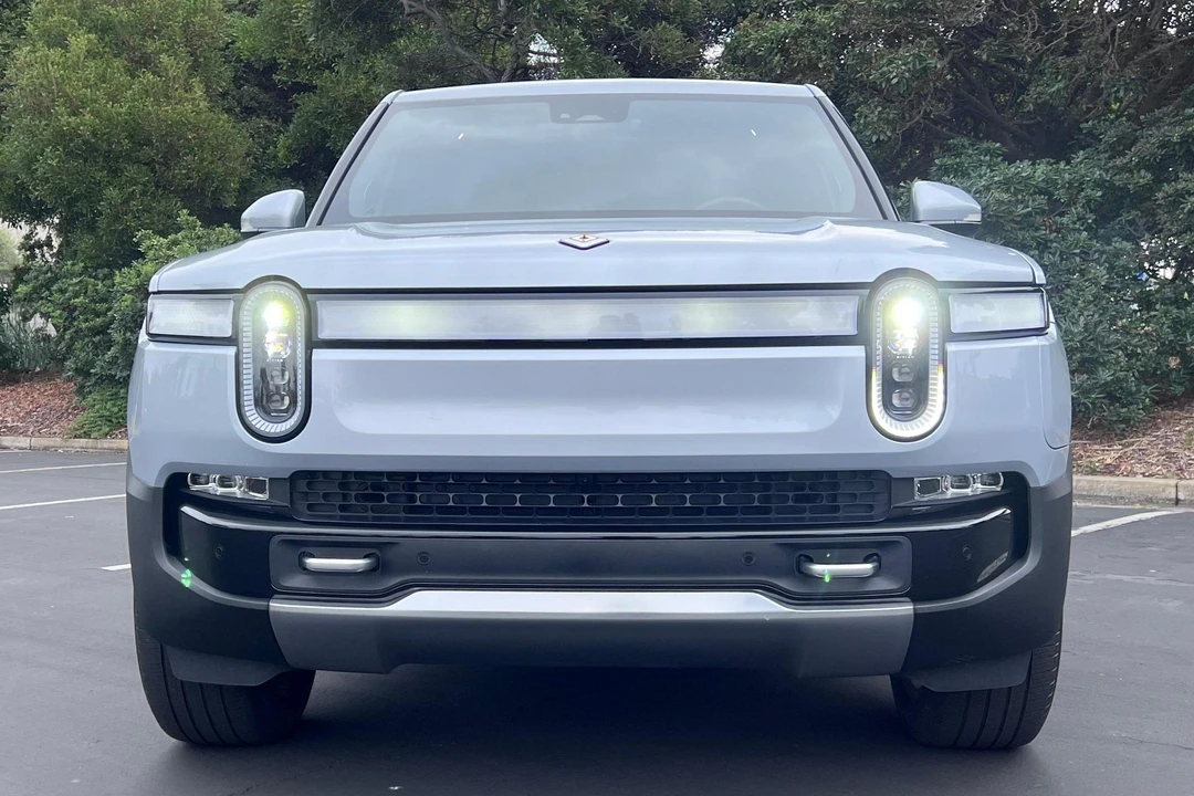 2022 Rivian R1T - Image 2 of 31