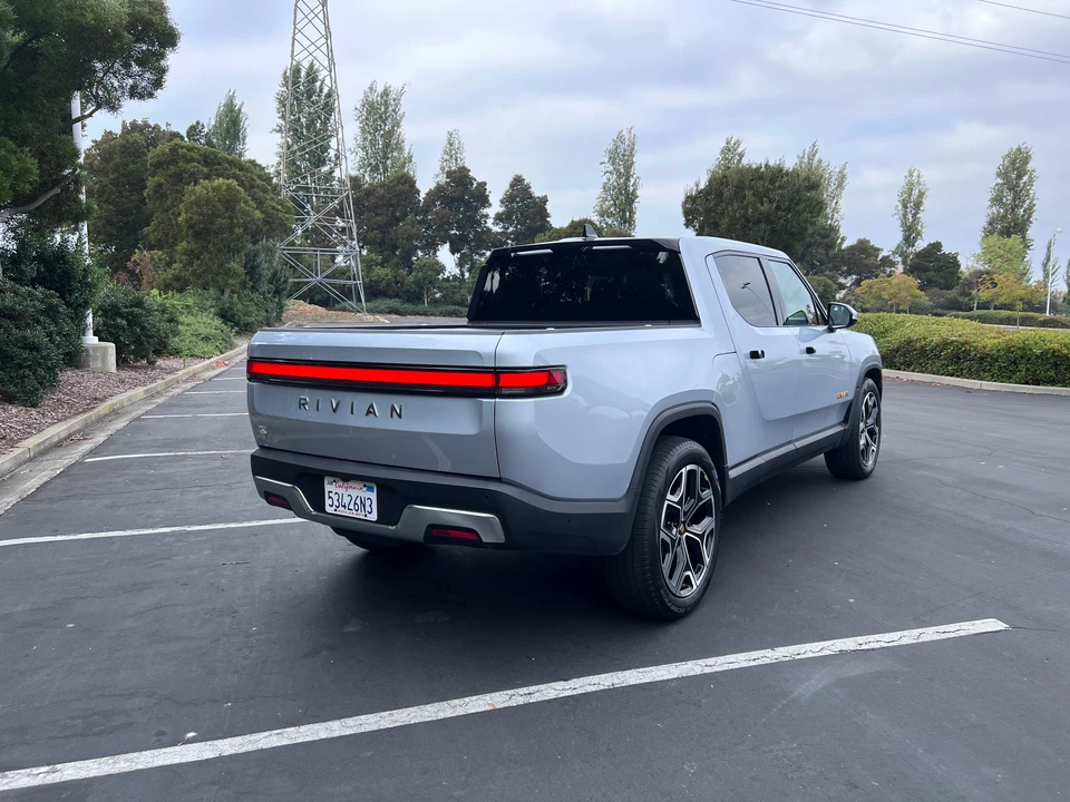 2022 Rivian R1T - Image 10 of 31