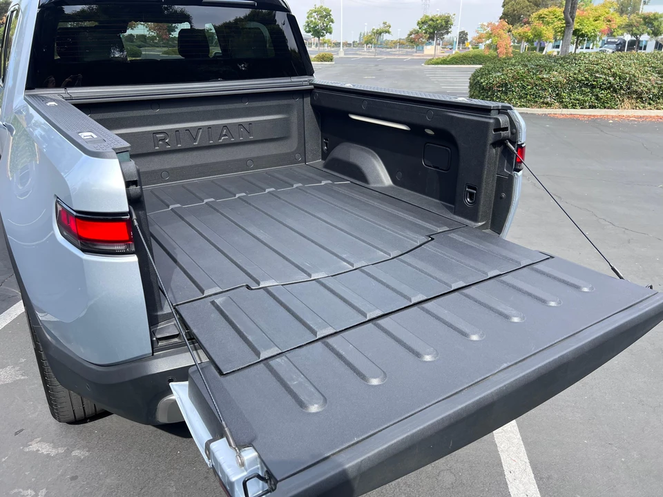 2022 Rivian R1T - Image 26 of 31