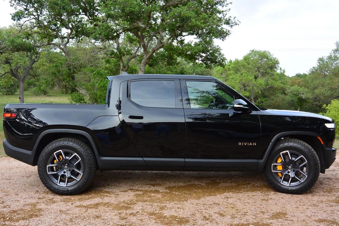 2022 Rivian R1T - Image 3 of 9