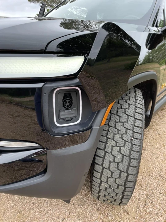 2022 Rivian R1T - Image 6 of 9