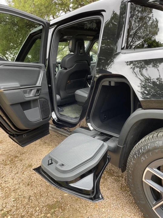 2022 Rivian R1T - Image 9 of 9