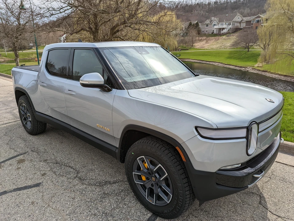 2022 Rivian R1T - Image 15 of 31