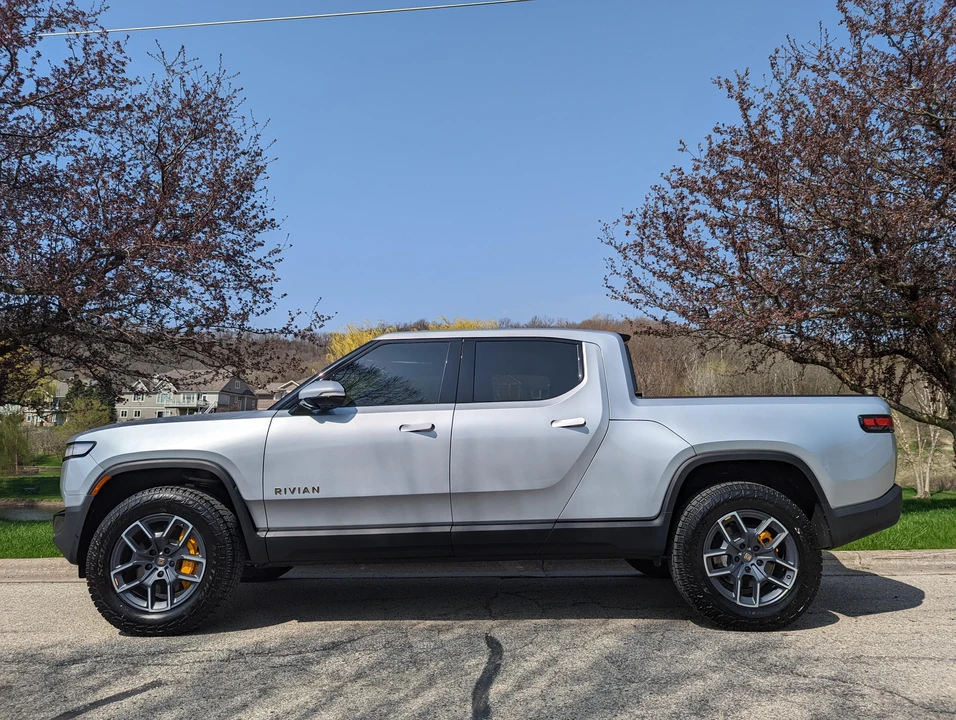 2022 Rivian R1T - Image 11 of 31