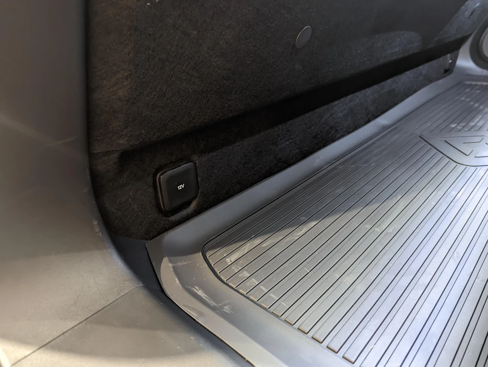 2022 Rivian R1T - Image 27 of 31