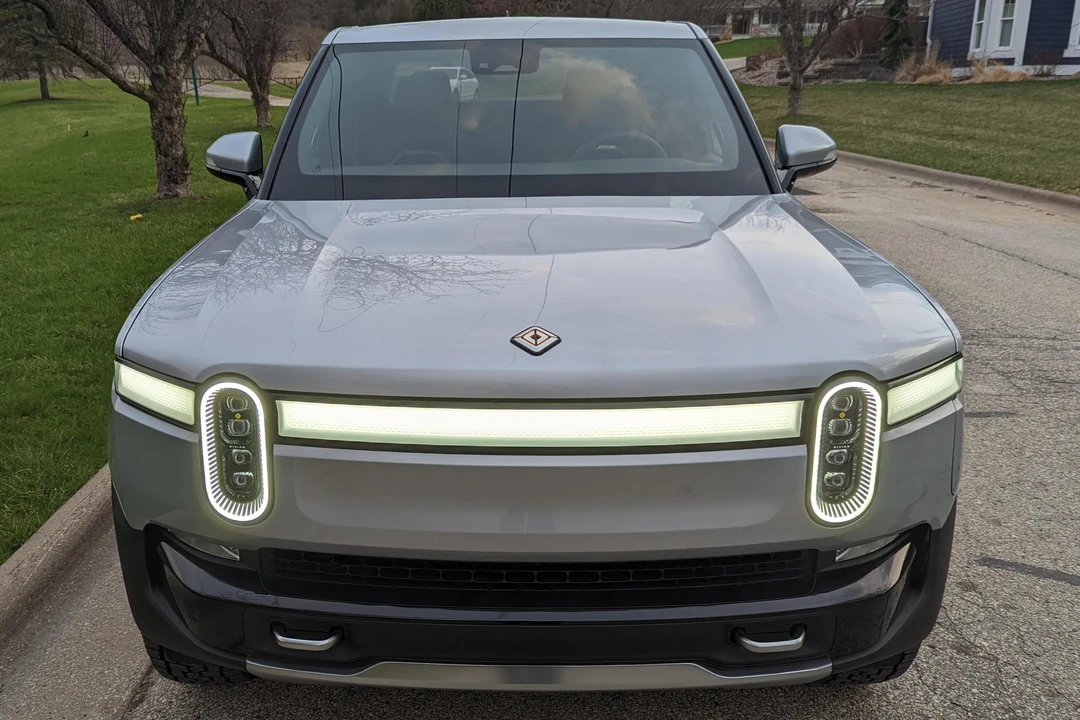 2022 Rivian R1T - Image 2 of 31