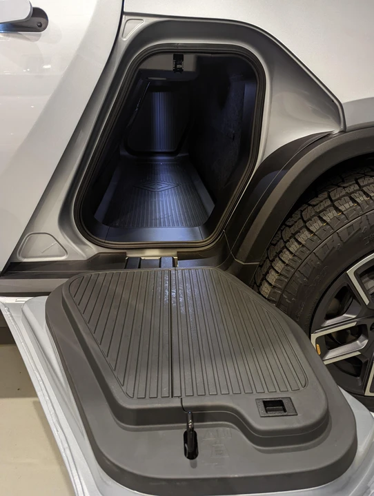 2022 Rivian R1T - Image 25 of 31
