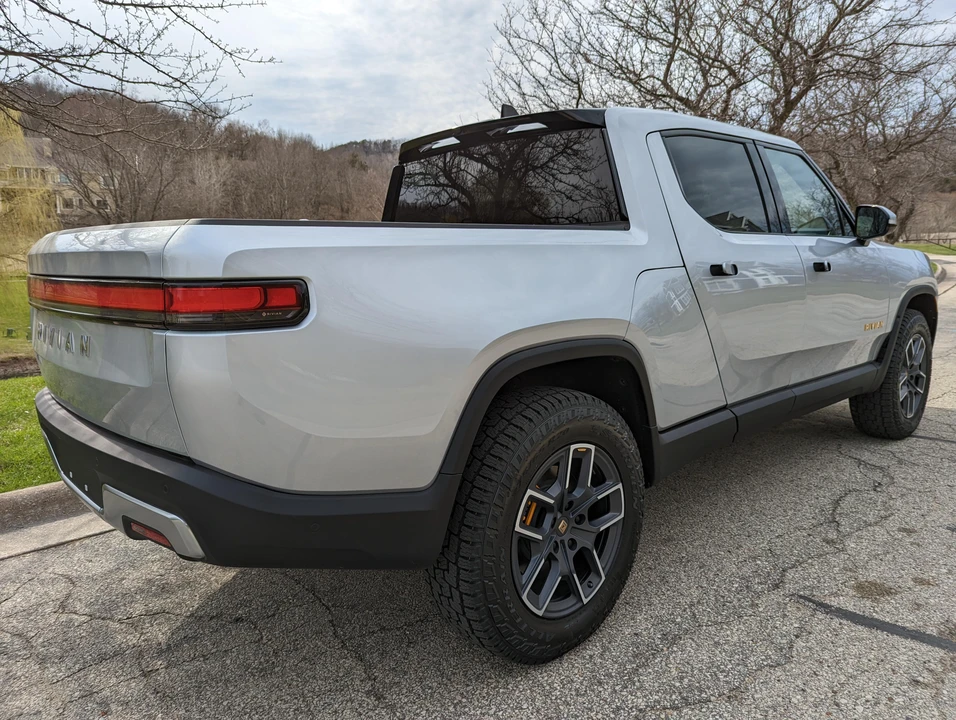 2022 Rivian R1T - Image 13 of 31