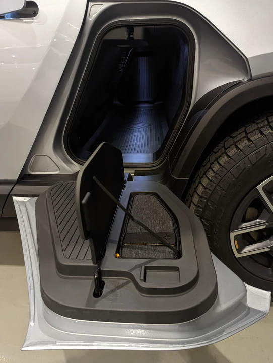 2022 Rivian R1T - Image 26 of 31