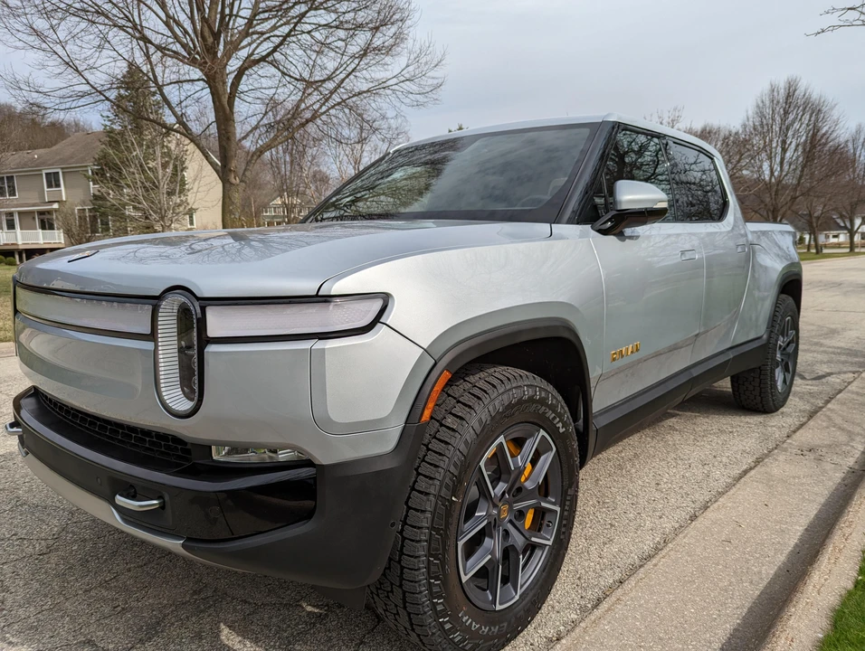 2022 Rivian R1T - Image 9 of 31
