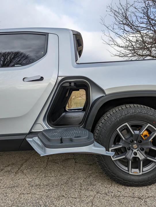 2022 Rivian R1T - Image 24 of 31