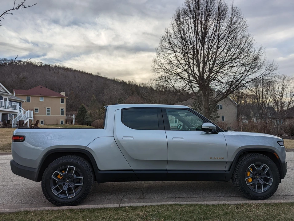 2022 Rivian R1T - Image 14 of 31