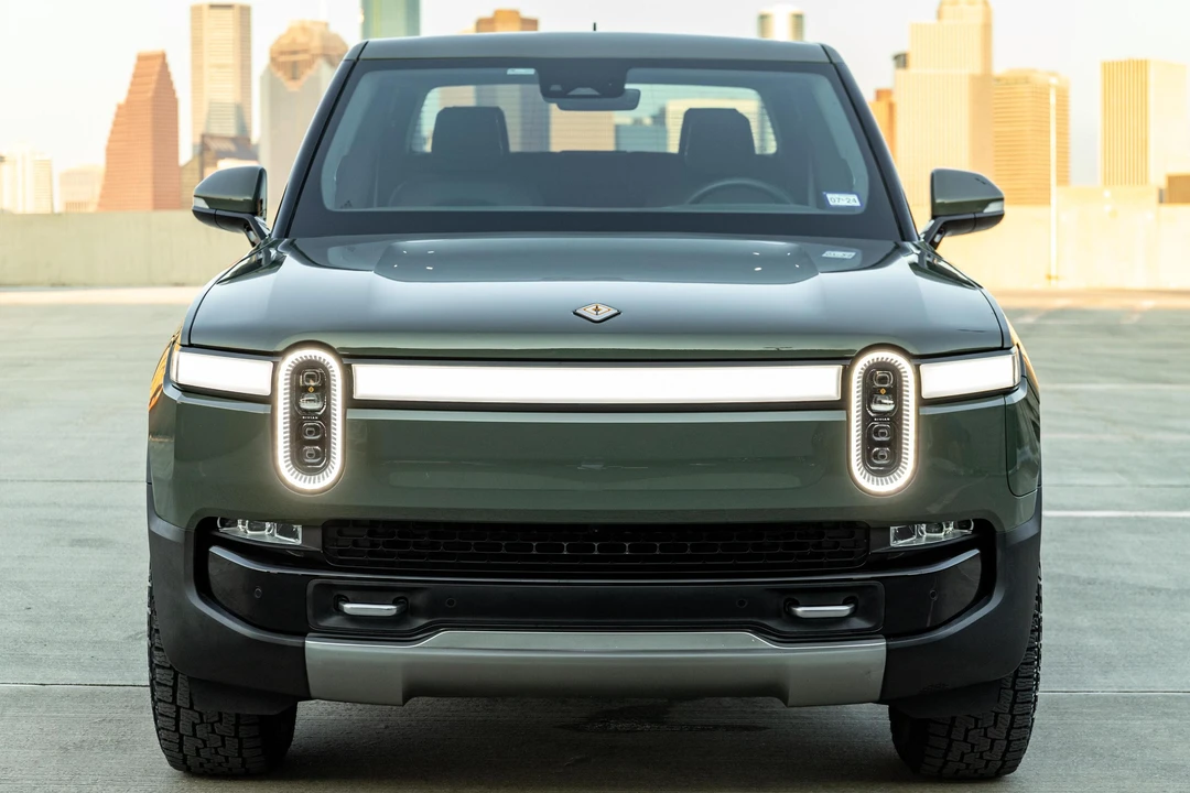 2022 Rivian R1T - Image 2 of 31