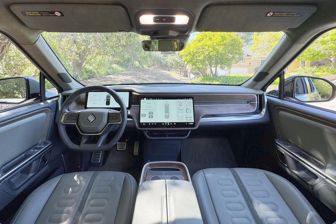 2022 Rivian R1T - Image 24 of 31