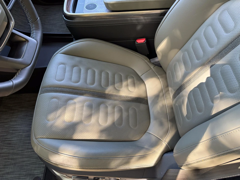 2022 Rivian R1T - Image 29 of 31