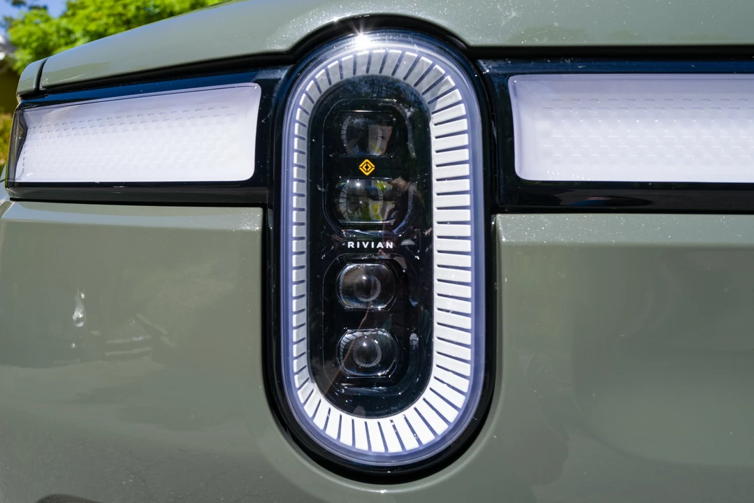 2022 Rivian R1T - Image 8 of 31