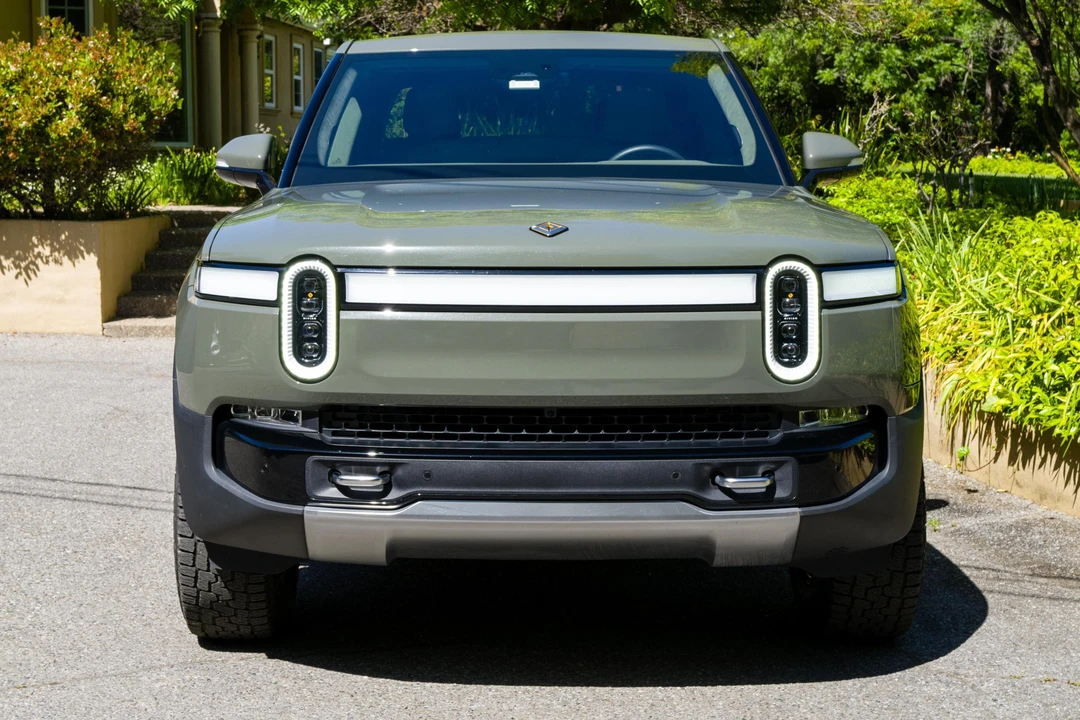 2022 Rivian R1T - Image 2 of 31