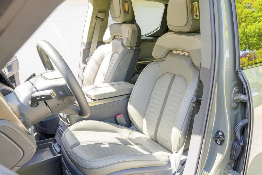 2022 Rivian R1T - Image 25 of 31