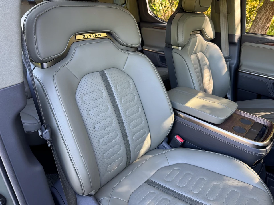 2022 Rivian R1T - Image 30 of 31