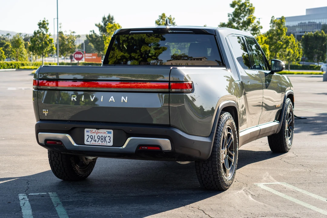 2022 Rivian R1T - Image 10 of 31
