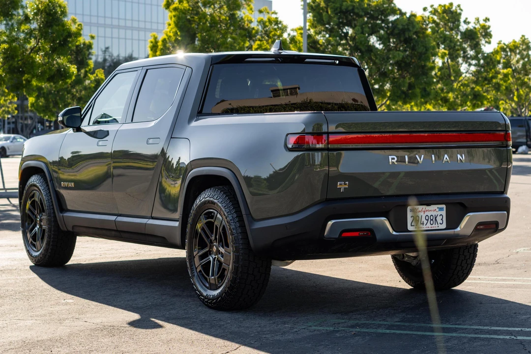 2022 Rivian R1T - Image 4 of 31
