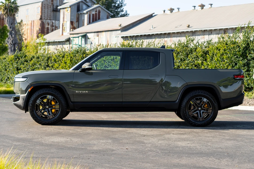 2022 Rivian R1T - Image 7 of 31