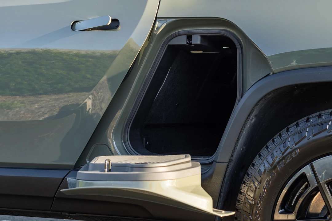 2022 Rivian R1T - Image 25 of 31