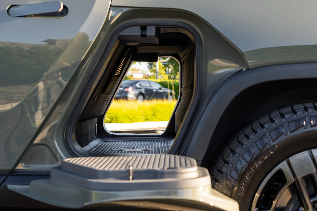 2022 Rivian R1T - Image 26 of 31