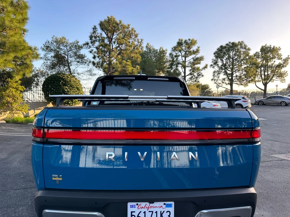 2022 Rivian R1T - Image 19 of 31