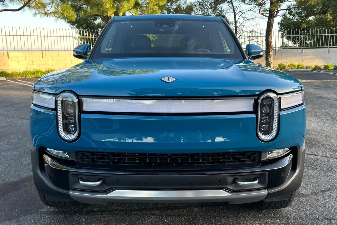 2022 Rivian R1T - Image 2 of 31