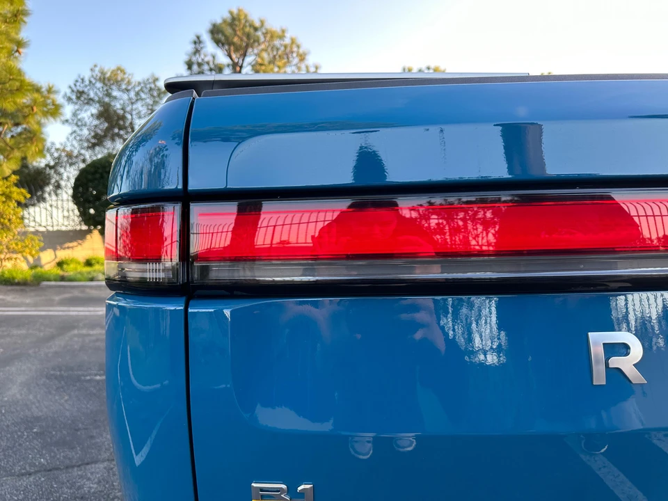 2022 Rivian R1T - Image 18 of 31