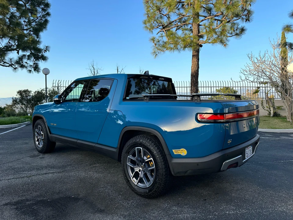 2022 Rivian R1T - Image 7 of 31