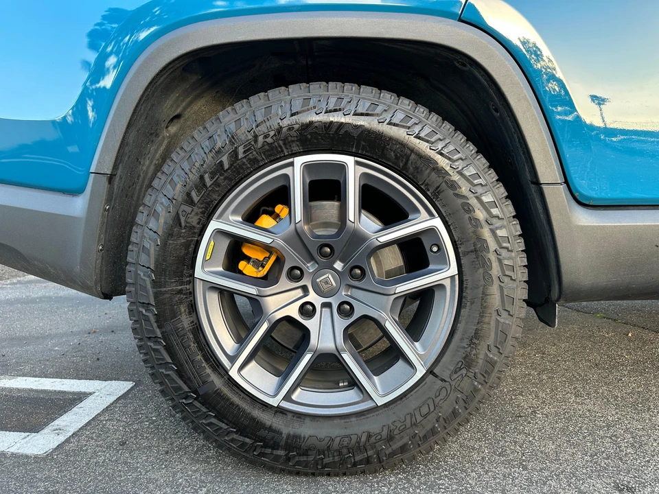 2022 Rivian R1T - Image 28 of 31