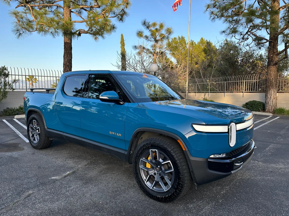 2022 Rivian R1T - Image 9 of 31