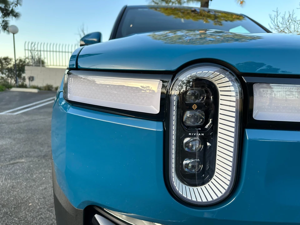 2022 Rivian R1T - Image 12 of 31