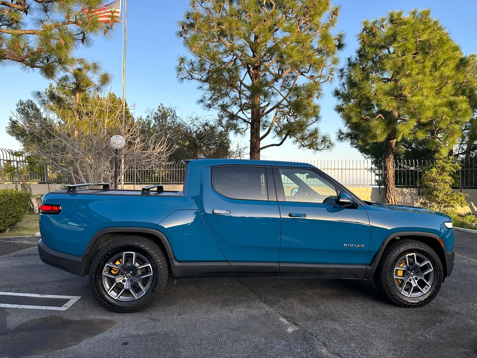2022 Rivian R1T - Image 8 of 31